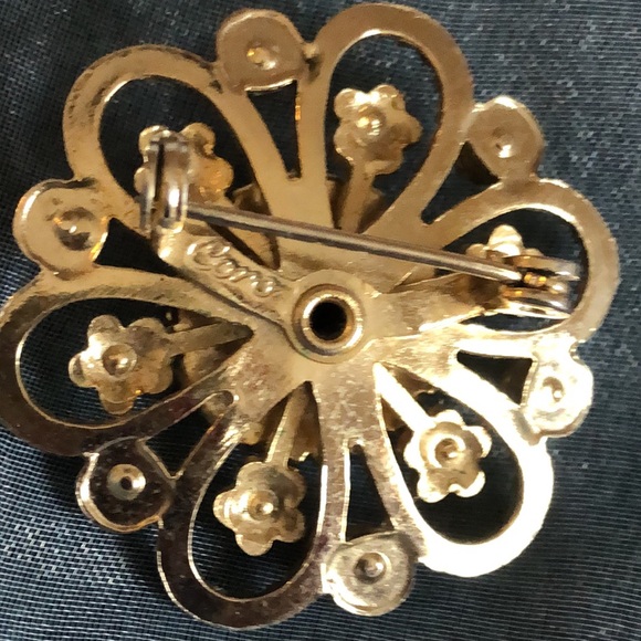 Antique Vintage CORO Pearl Brooch - Picture 5 of 5